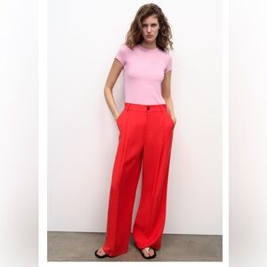 FLOWY PLEATED PANTS BRIGHT RED . Size L